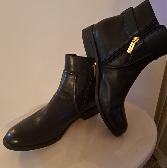 Michael Kors Black Ankle Boots with Gold Zipper - Picture 1 of 4